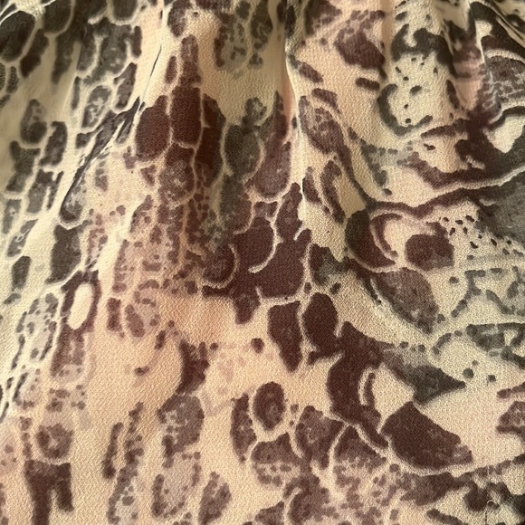 Banana Republic Snakeskin Top - Picture 3 of 4